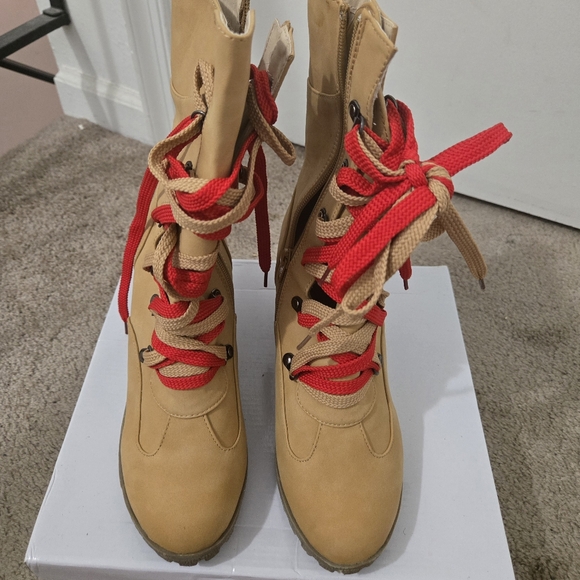 Boots - Picture 4 of 9